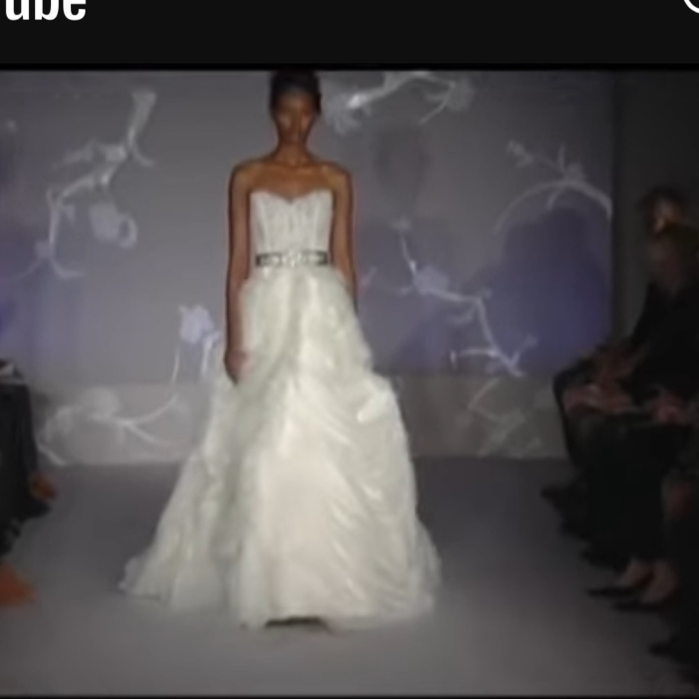 Lazaro wedding gown dress size 0-2 - Picture 4 of 9